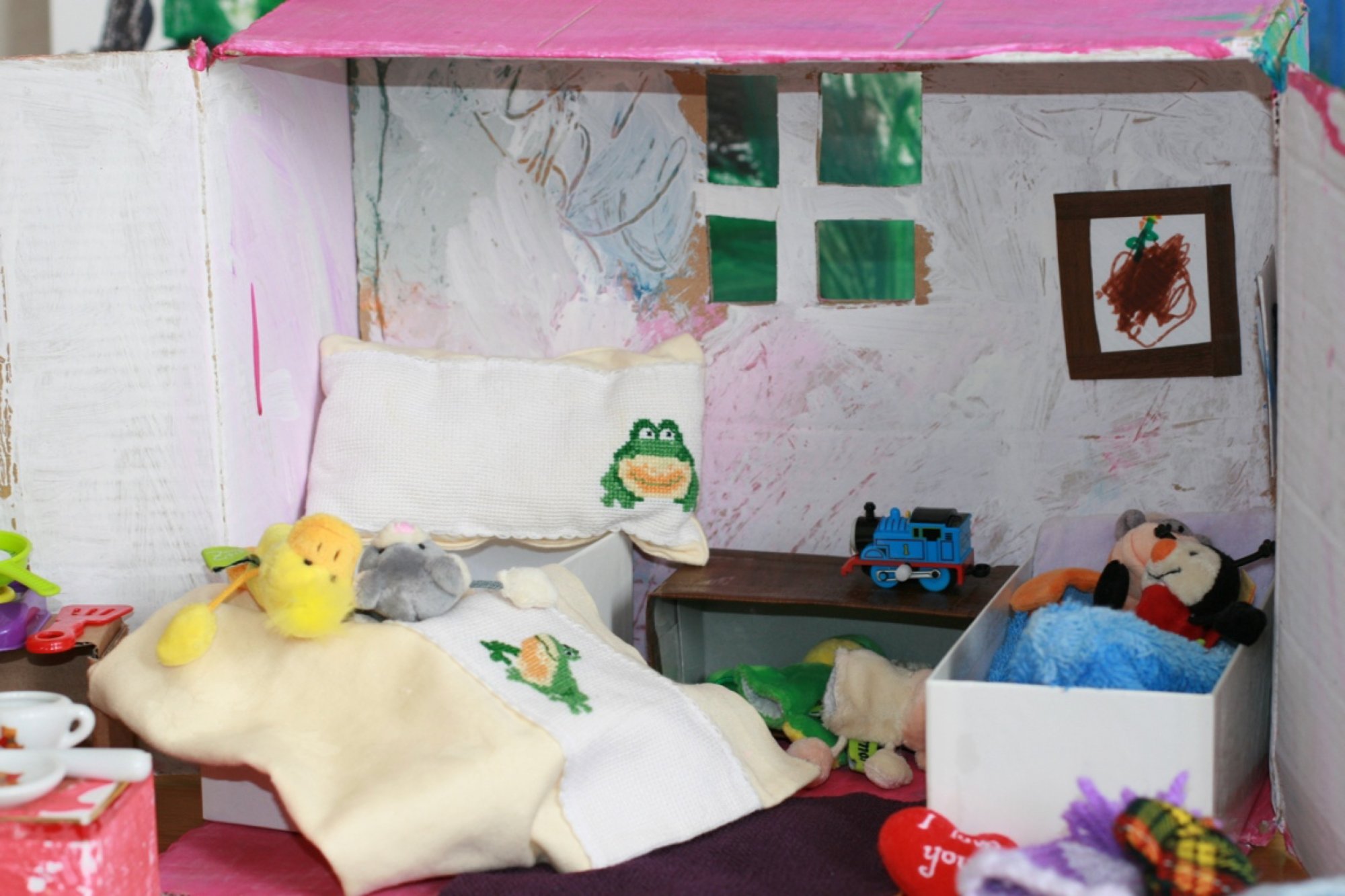 The Hoover-Mouse bedroom with frog pillow